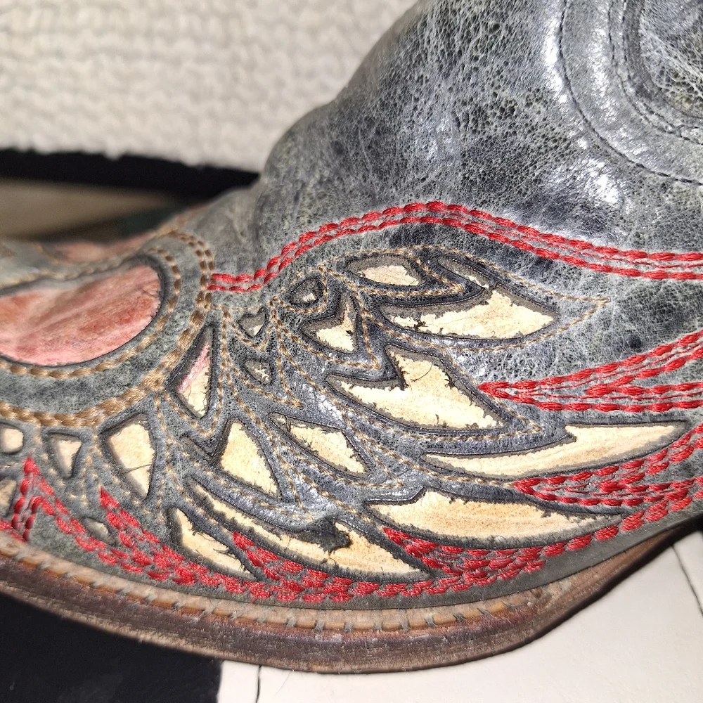 Corral Steel Blue Cowboy Boots with Red and Gray Inlaid Design In A Size 10M. - Picture 6 of 15